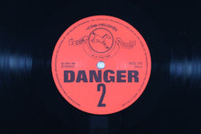 画像をギャラリービューアに読み込む, DANGER - same